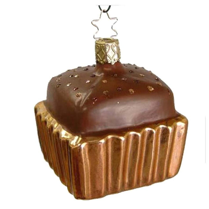 The Square Copper Cupcake Milk Chocolate Top Inge-Glas Christmas Ornament 68110 features a glass cupcake with a milk chocolate top, copper base, and festive accents—an elegant addition to your holiday decor.